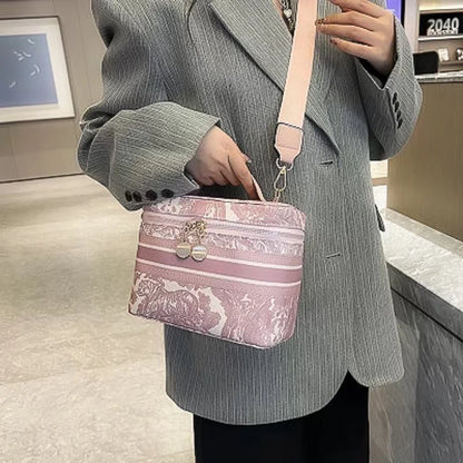 Custom Name Wedding Gifts Vanity Case Bag Crossbody Cosmetics Personalised Bridesmaid Make Up Bag Bride Gifts Pink Canvas Bag